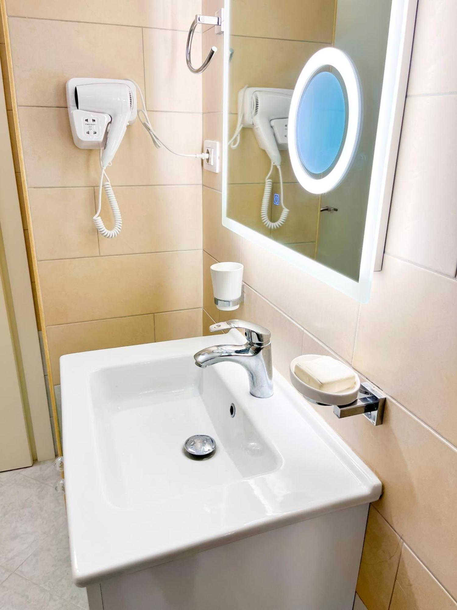 Beachfront With Hotel Facilities Vlore Ngoại thất bức ảnh